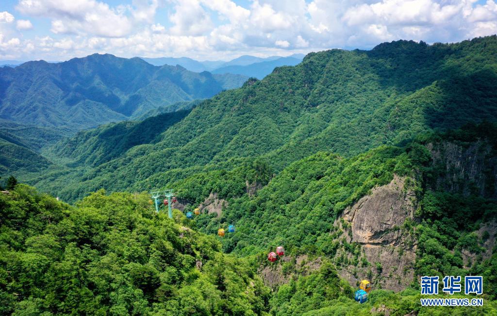 但看秦嶺朱雀景 奇峰險秀亂石顏