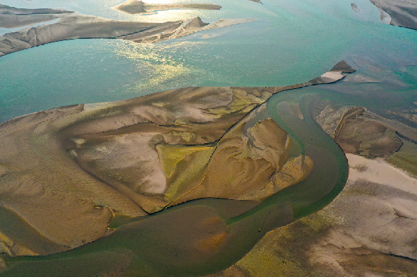 千里黃河過陜西 一川清流出峽谷